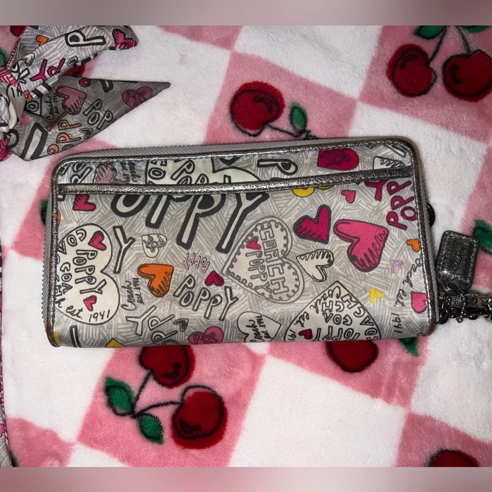 Coach Poppy Butterfly Bandana Metallic Silver Graffiti Wristlet Wallet Y2K 🦋 - Picture 7 of 16